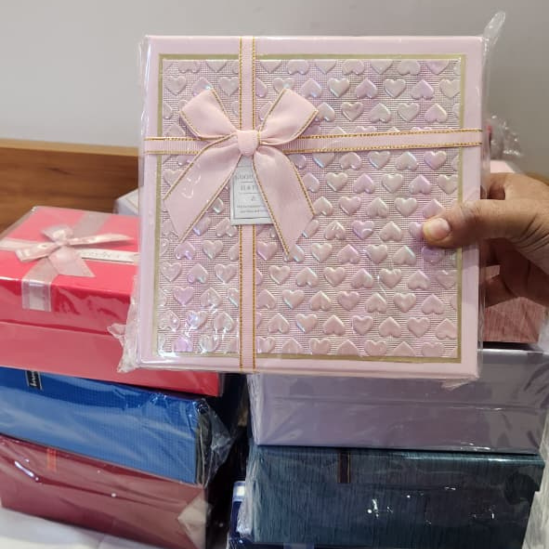 Square pink with hearts gift box | Gift Hamper